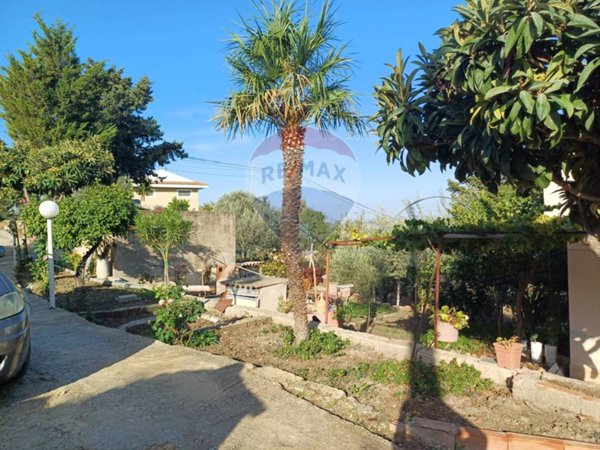 casa indipendente in vendita a Chiaramonte Gulfi