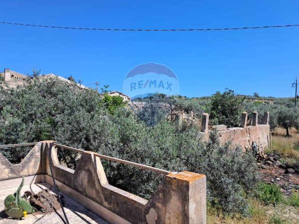 casa indipendente in vendita a Chiaramonte Gulfi
