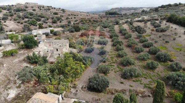 casa indipendente in vendita a Chiaramonte Gulfi