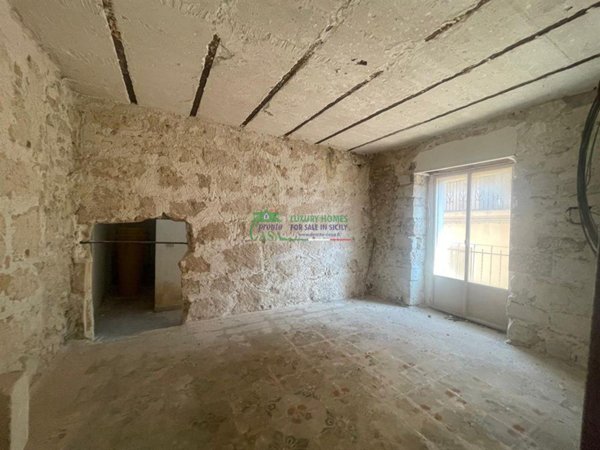 casa indipendente in vendita a Chiaramonte Gulfi