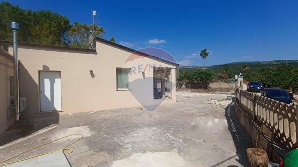 casa indipendente in vendita a Chiaramonte Gulfi