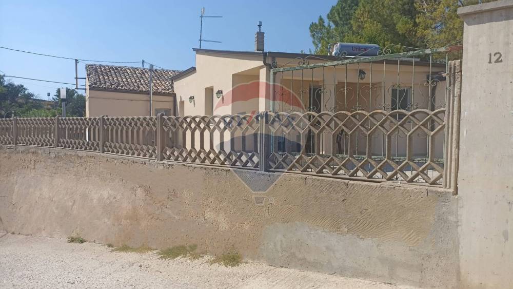 casa indipendente in vendita a Chiaramonte Gulfi