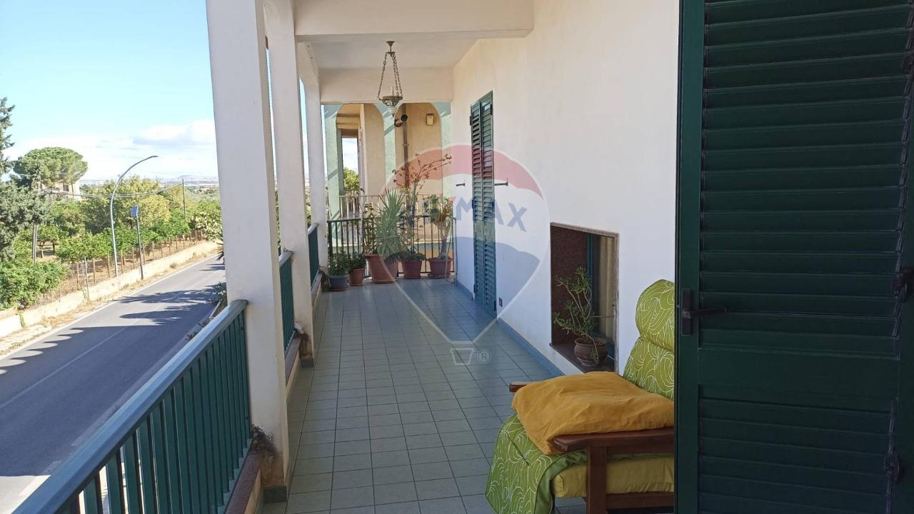 casa indipendente in vendita a Chiaramonte Gulfi in zona Roccazzo