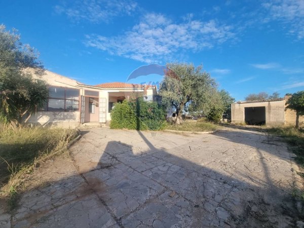 casa indipendente in vendita a Chiaramonte Gulfi