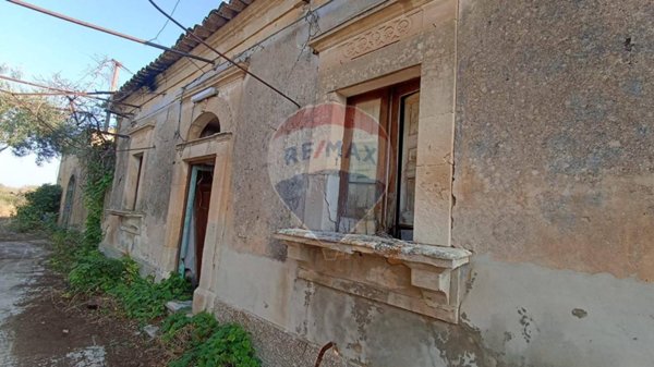 casa indipendente in vendita a Chiaramonte Gulfi