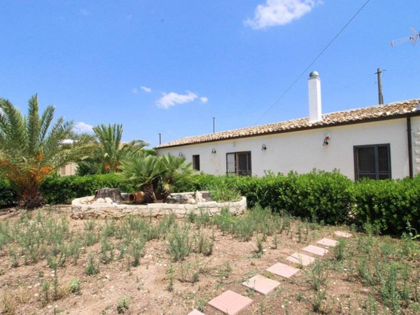 casa indipendente in vendita a Chiaramonte Gulfi