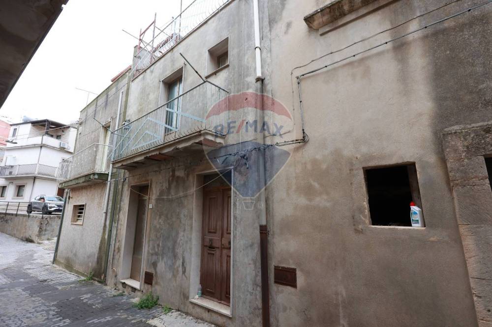 casa indipendente in vendita a Chiaramonte Gulfi