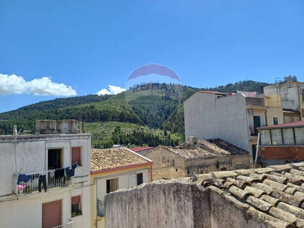 casa indipendente in vendita a Chiaramonte Gulfi