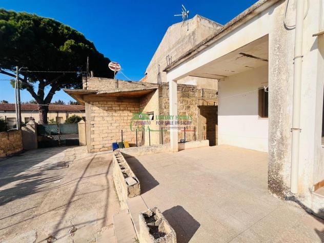 casa indipendente in vendita a Chiaramonte Gulfi in zona Roccazzo