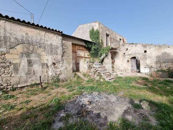 casa indipendente in vendita a Chiaramonte Gulfi