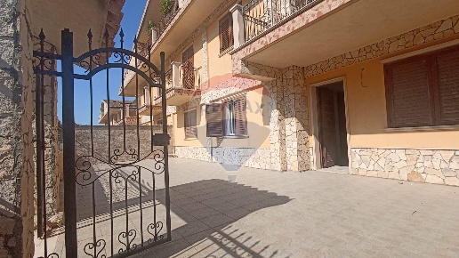 casa indipendente in vendita a Chiaramonte Gulfi