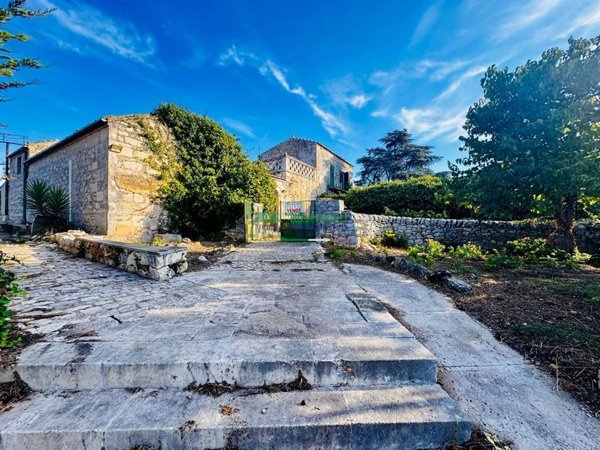 casa indipendente in vendita a Chiaramonte Gulfi