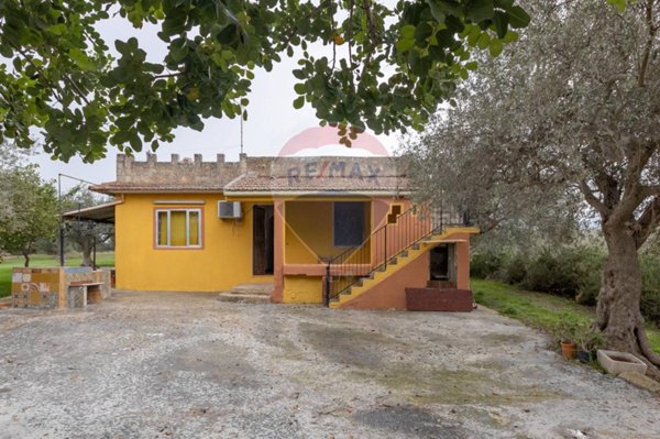 casa indipendente in vendita a Chiaramonte Gulfi