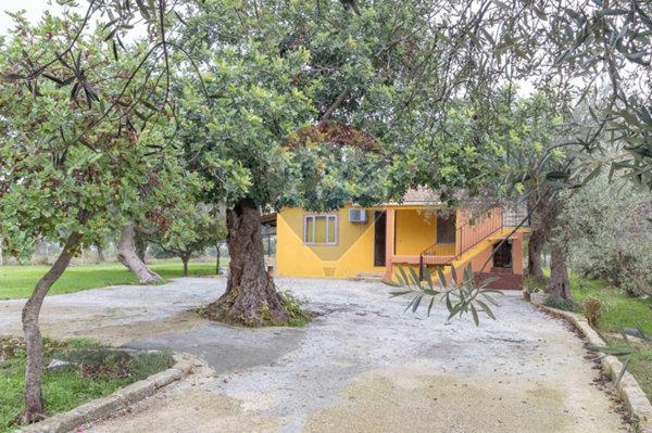 casa indipendente in vendita a Chiaramonte Gulfi