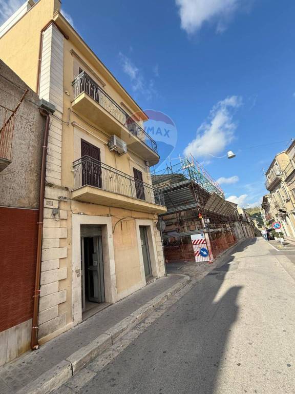 negozio in vendita a Chiaramonte Gulfi