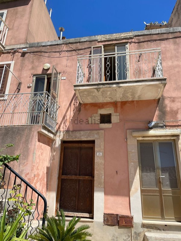 casa indipendente in vendita a Chiaramonte Gulfi