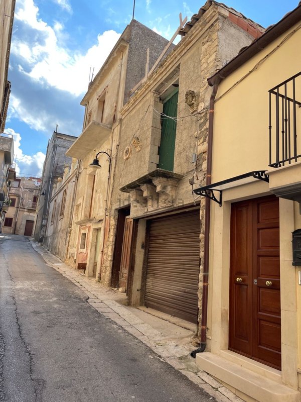 casa indipendente in vendita a Chiaramonte Gulfi