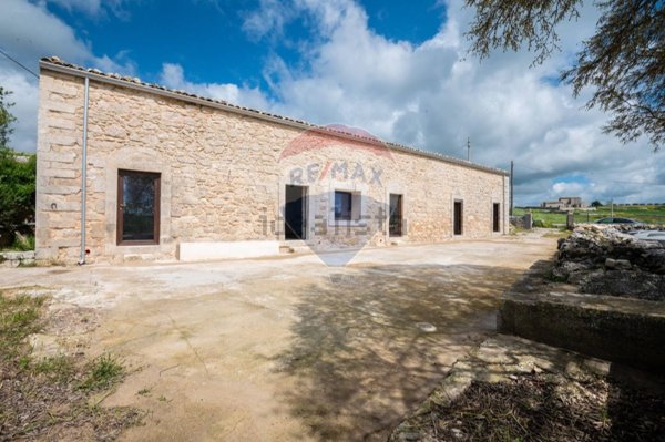 casale in vendita a Chiaramonte Gulfi