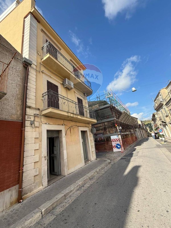 locale commerciale in vendita a Chiaramonte Gulfi