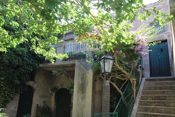 casa indipendente in vendita a Chiaramonte Gulfi