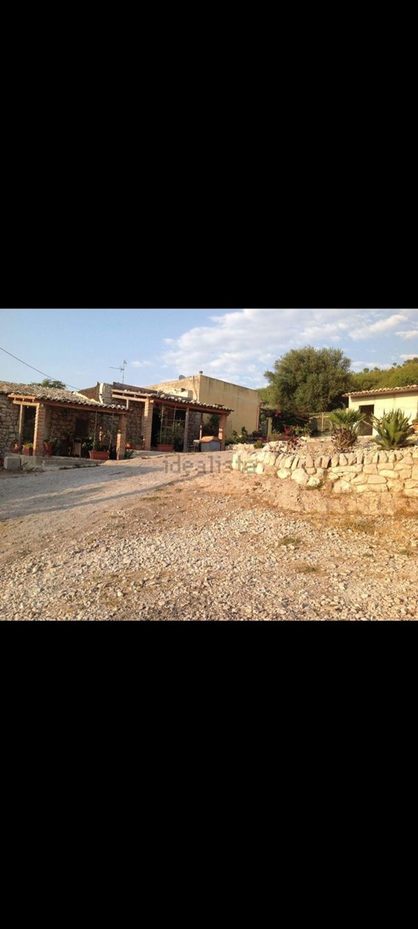 casale in vendita a Chiaramonte Gulfi