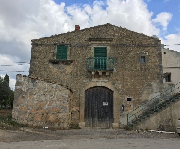 casa indipendente in vendita a Chiaramonte Gulfi