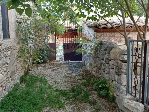 casa indipendente in vendita a Chiaramonte Gulfi