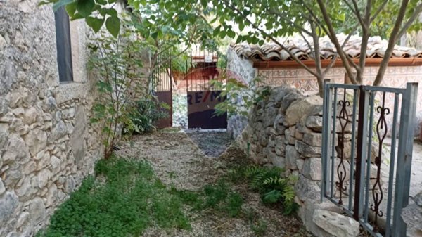 casa indipendente in vendita a Chiaramonte Gulfi