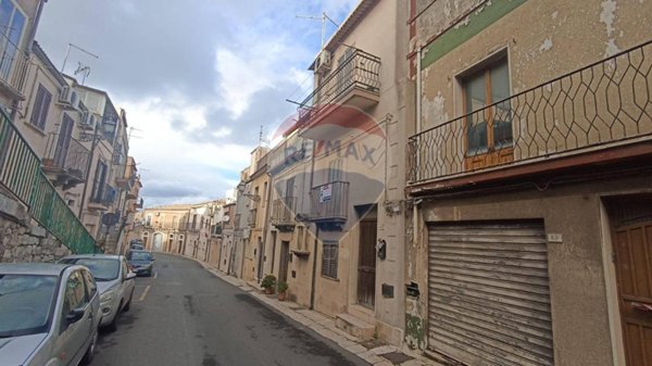 casa indipendente in vendita a Chiaramonte Gulfi