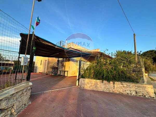 casa indipendente in vendita a Chiaramonte Gulfi