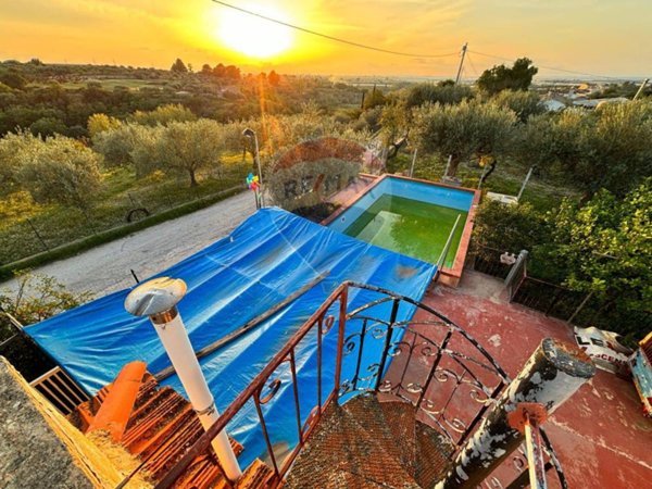 casa indipendente in vendita a Chiaramonte Gulfi