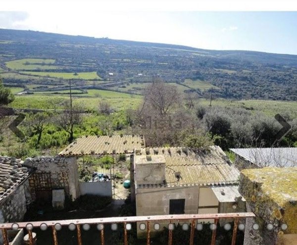 casa indipendente in vendita a Chiaramonte Gulfi