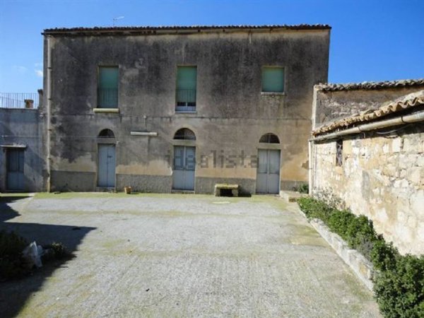 casa indipendente in vendita a Chiaramonte Gulfi