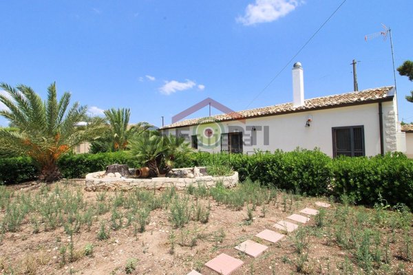 casa indipendente in vendita a Chiaramonte Gulfi