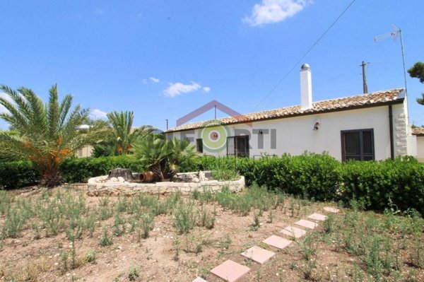 casa indipendente in vendita a Chiaramonte Gulfi