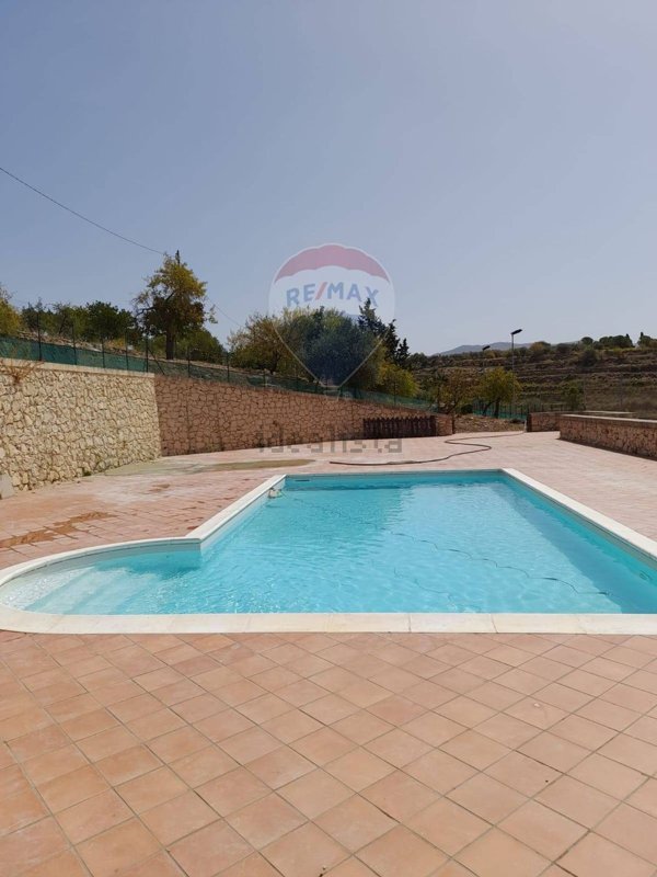 casa indipendente in vendita a Chiaramonte Gulfi