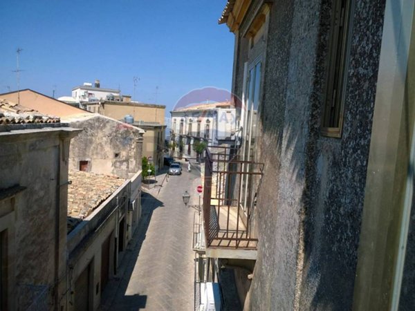 casa indipendente in vendita a Chiaramonte Gulfi