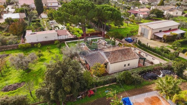 casa indipendente in vendita a Chiaramonte Gulfi