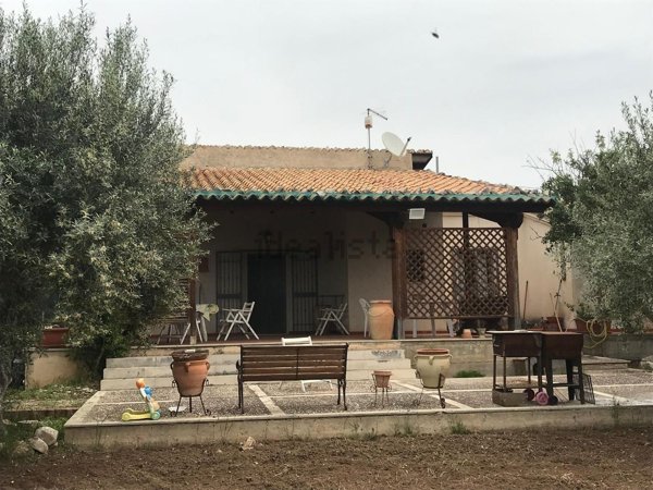 casa indipendente in vendita a Chiaramonte Gulfi