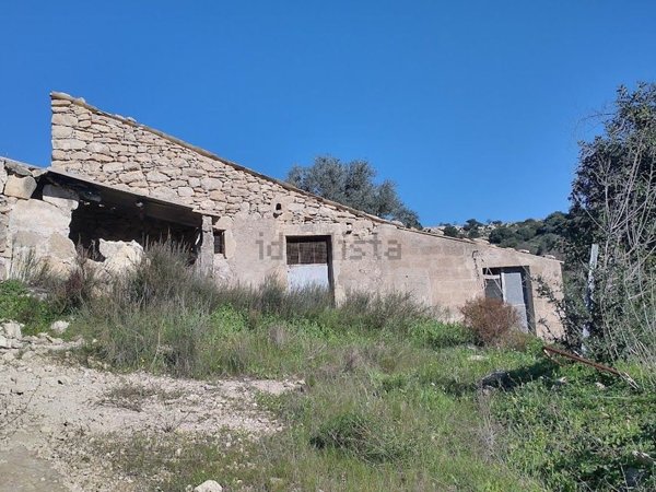 casa indipendente in vendita a Chiaramonte Gulfi
