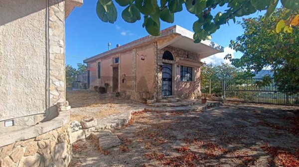 casa indipendente in vendita a Chiaramonte Gulfi