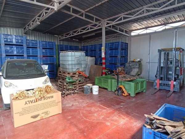 negozio in vendita a Chiaramonte Gulfi in zona Piano dell'Acqua