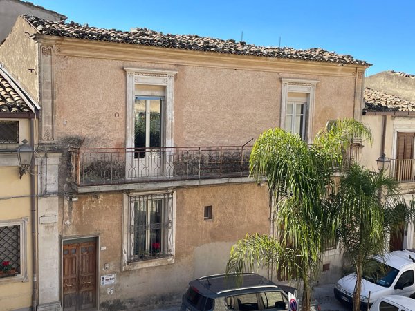 casa indipendente in vendita a Chiaramonte Gulfi