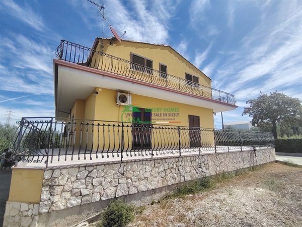 casa indipendente in vendita a Chiaramonte Gulfi in zona Sperlinga