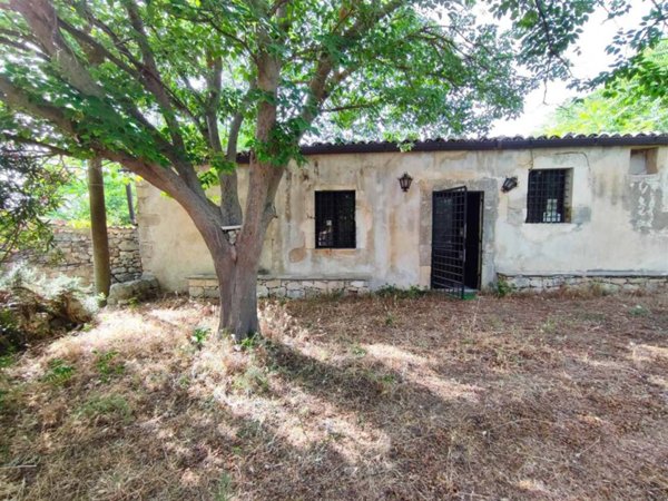 casale in vendita a Chiaramonte Gulfi