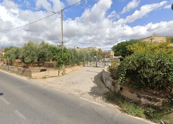 pentavano in vendita a Chiaramonte Gulfi in zona Sperlinga