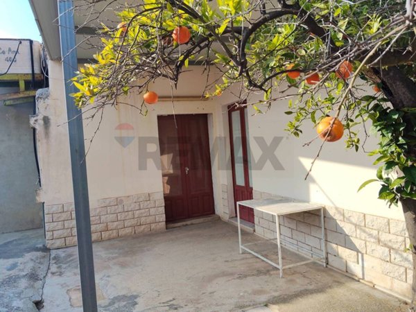 casa indipendente in vendita a Chiaramonte Gulfi in zona Roccazzo