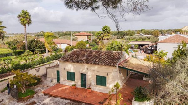 casa indipendente in vendita a Chiaramonte Gulfi