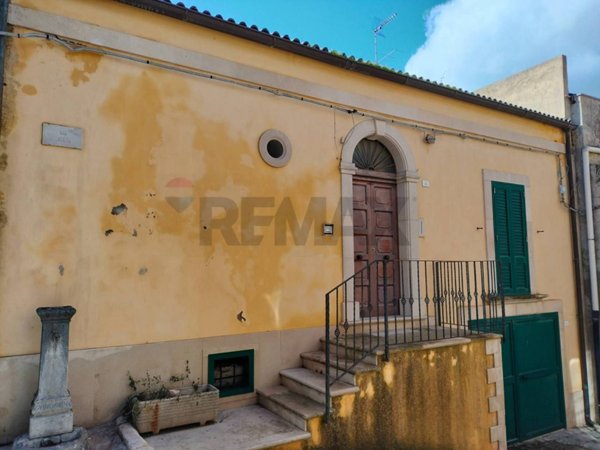 casa indipendente in vendita a Chiaramonte Gulfi