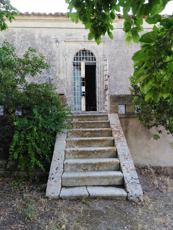 casa indipendente in vendita a Chiaramonte Gulfi